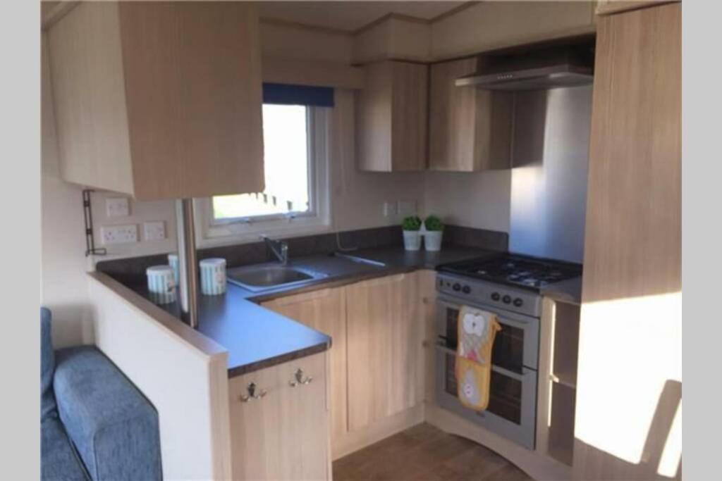 8 Berth Caravan At Parkdean Camber Sands Экстерьер фото