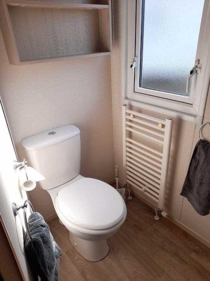 8 Berth Caravan At Parkdean Camber Sands Экстерьер фото