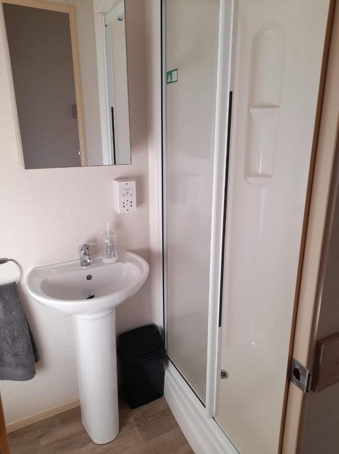 8 Berth Caravan At Parkdean Camber Sands Экстерьер фото